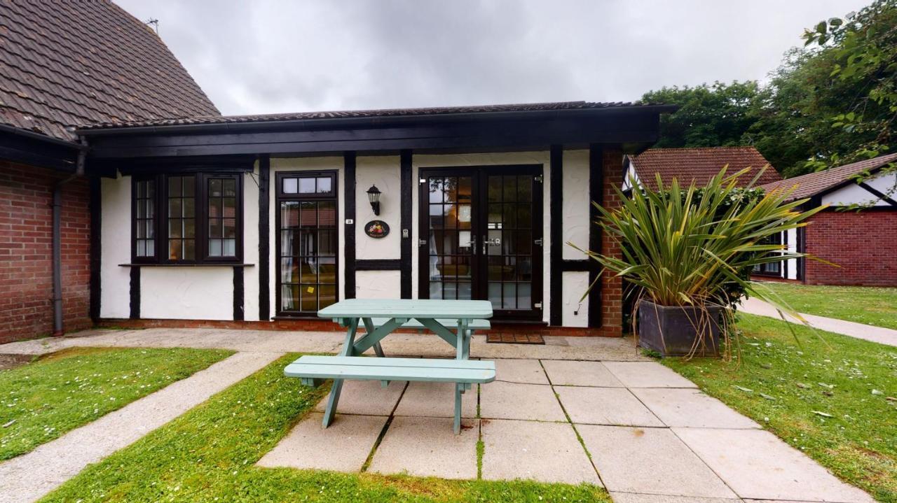 28 Tudor Court, Tolroy Manor ヘイル エクステリア 写真