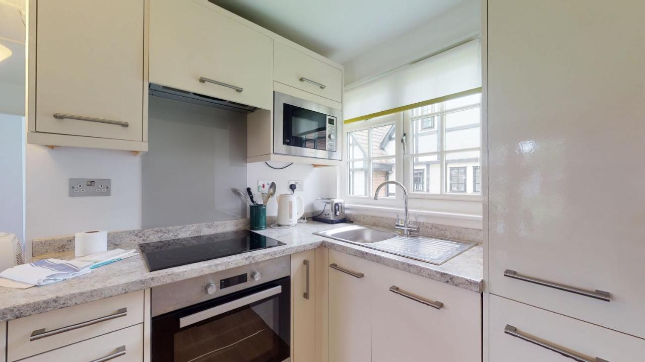 28 Tudor Court, Tolroy Manor ヘイル エクステリア 写真